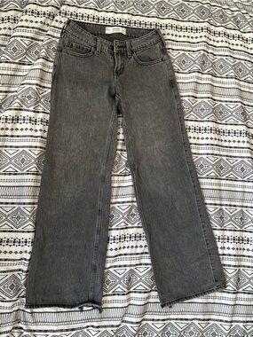 Hollister Gray Straight Leg Jeans - High Rise